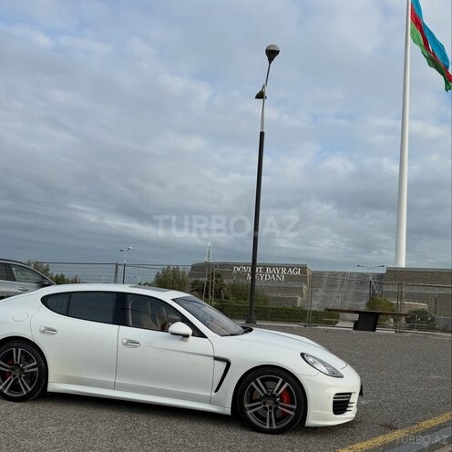 Porsche Panamera GTS-3