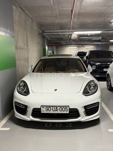 Porsche Panamera GTS-2