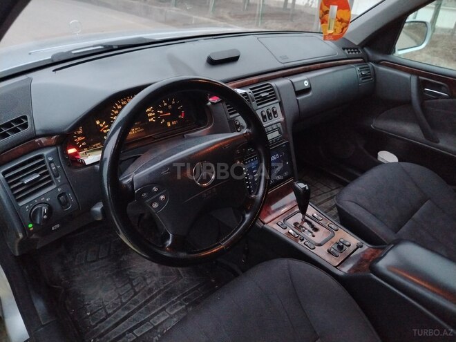 Mercedes E 220 1999, 363,042 km - 2.2 l - Şirvan