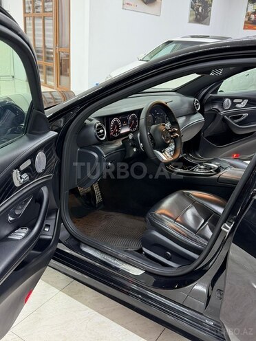 Mercedes E 220 d-12