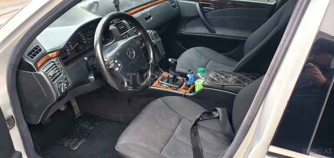 Mercedes E 200 1999, 864,850 km - 2.0 l - Tovuz
