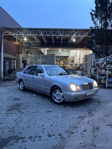 Mercedes E 230 1996, 312,000 km - 2.3 л - Ağdaş