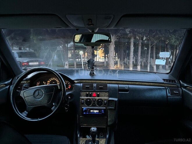Mercedes E 230 1996, 312,000 km - 2.3 л - Ağdaş
