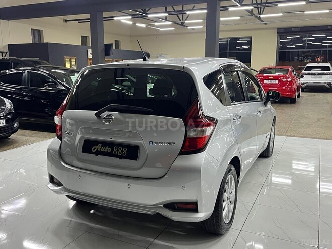 Nissan Note-5