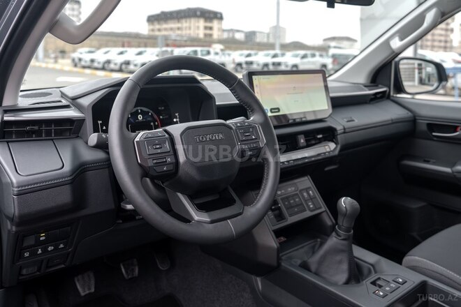 Toyota Hilux-16