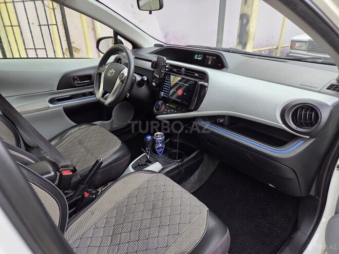 Toyota Prius C-3