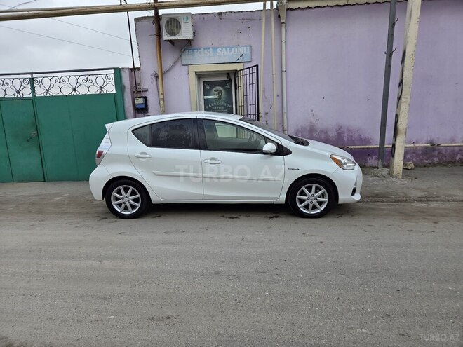 Toyota Prius C-2