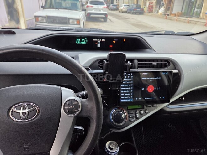 Toyota Prius C-6