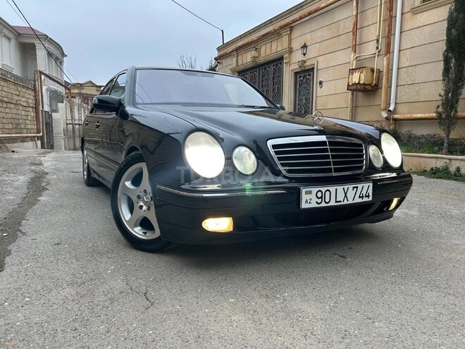 Mercedes E 320-1