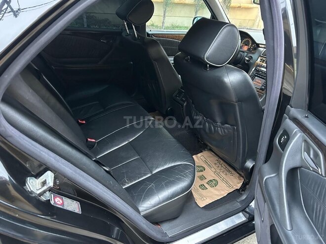 Mercedes E 320-17