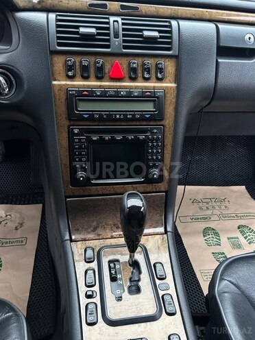 Mercedes E 320-8