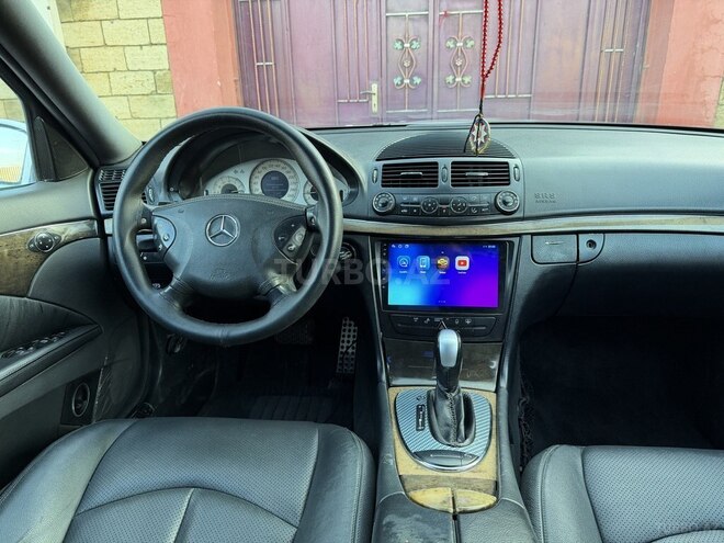 Mercedes E 240 2002, 301,500 km - 2.6 l - Saatlı