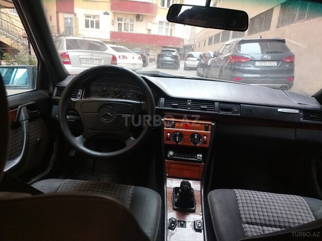 Mercedes 200 E 1993, 215,000 km - 2.0 л - Bakı