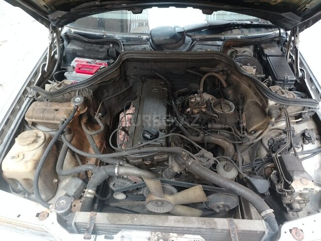 Mercedes 200 E 1993, 215,000 km - 2.0 л - Bakı