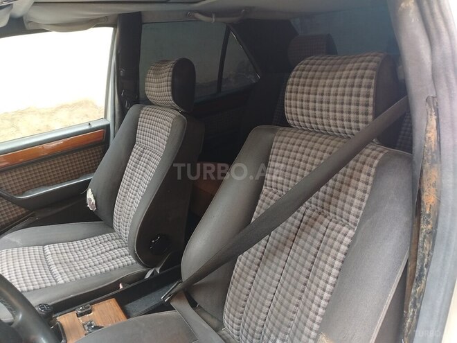 Mercedes 200 E 1993, 215,000 km - 2.0 л - Bakı