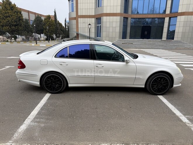 Mercedes E 240 2002, 301,500 km - 2.6 l - Saatlı