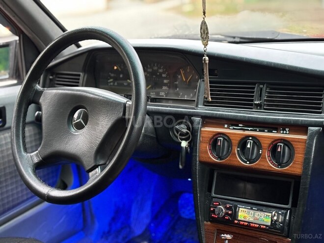 Mercedes 190 1992, 213,684 km - 2.0 l - Bakı