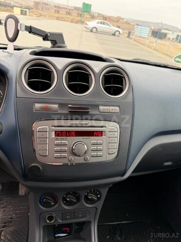 Ford Tourneo Connect-8