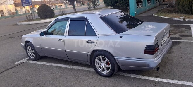 Mercedes  1995, 420,000 km - 2.0 l - Qazax