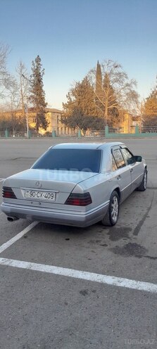 Mercedes  1995, 420,000 km - 2.0 l - Qazax