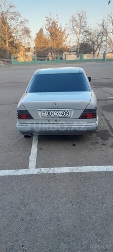 Mercedes  1995, 420,000 km - 2.0 l - Qazax