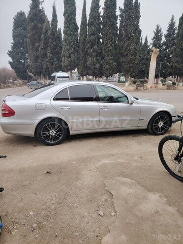 Mercedes E 220 2003, 280,000 km - 2.2 l - Tovuz