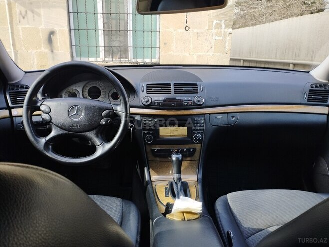 Mercedes E 200-10