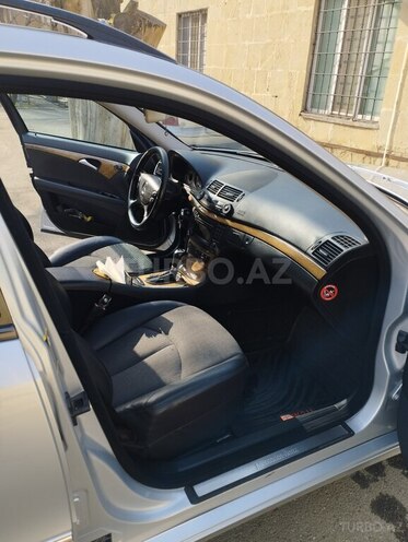 Mercedes E 200-13
