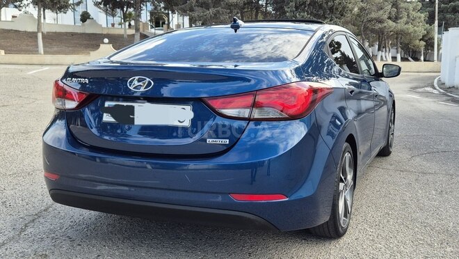 Hyundai Elantra-4