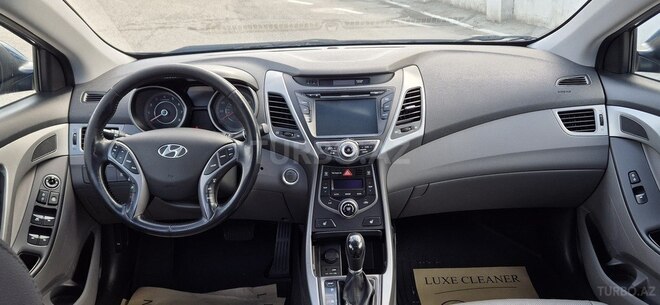 Hyundai Elantra-8