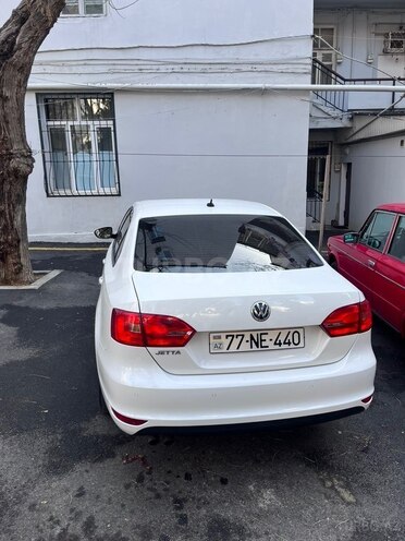 Volkswagen Jetta-2