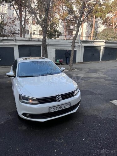 Volkswagen Jetta-1
