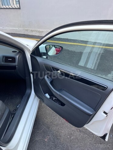 Volkswagen Jetta-8