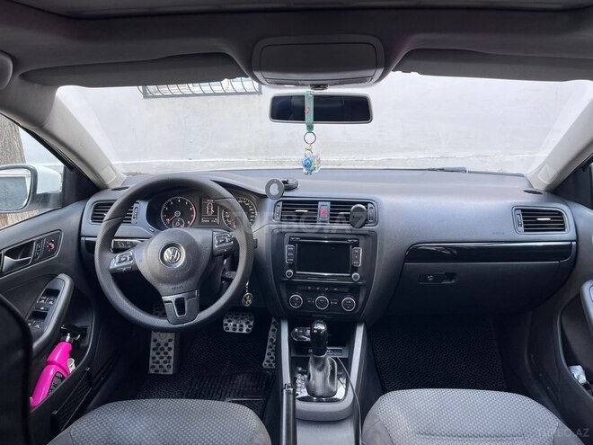 Volkswagen Jetta-5