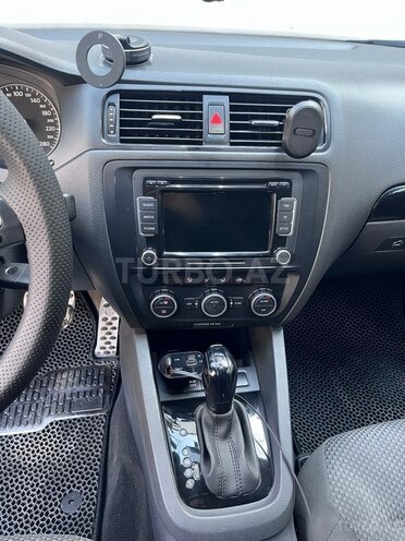 Volkswagen Jetta-6