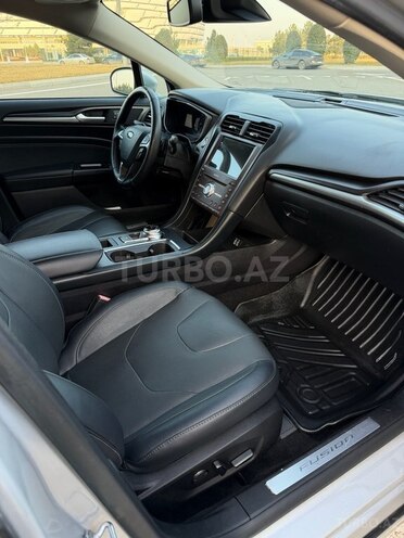 Ford Fusion (North America) 2019, 118,000 km - 2.0 л - Bakı
