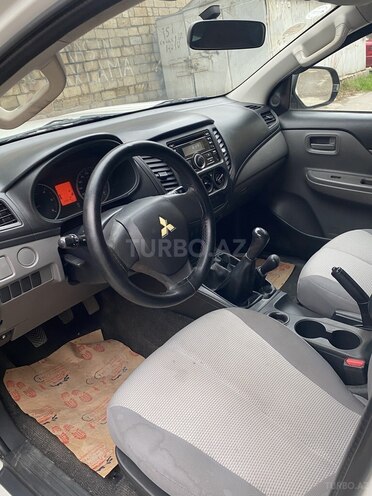 Mitsubishi L200 2016, 230,000 km - 2.5 l - Bakı