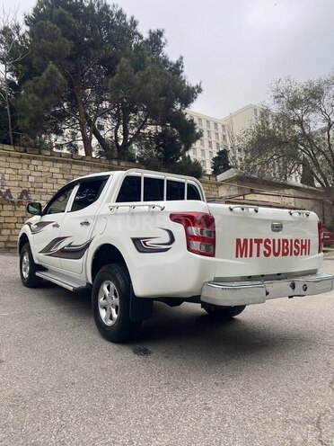 Mitsubishi L200 2016, 230,000 km - 2.5 l - Bakı