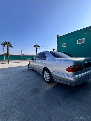 Mercedes E 240 2000, 300,000 km - 2.4 l - Göyçay