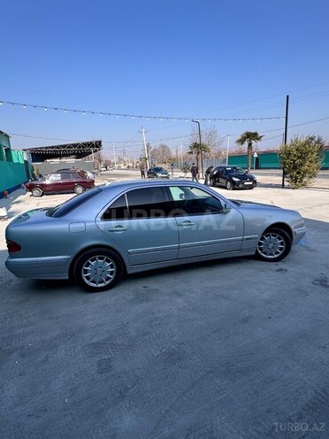 Mercedes E 240 2000, 300,000 km - 2.4 l - Göyçay
