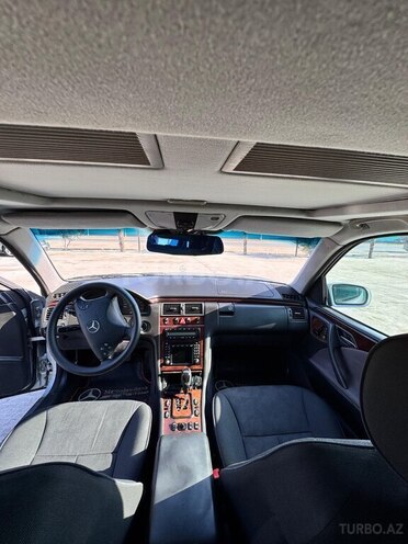 Mercedes E 240 2000, 300,000 km - 2.4 l - Göyçay