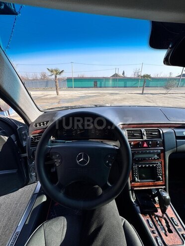 Mercedes E 240 2000, 300,000 km - 2.4 l - Göyçay