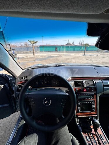 Mercedes E 240 2000, 300,000 km - 2.4 l - Göyçay