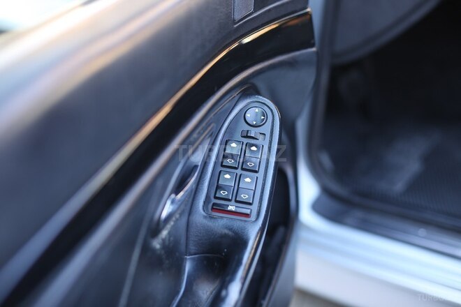 BMW 528 1996, 385,000 km - 2.8 l - Qax