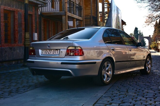BMW 528 1996, 385,000 km - 2.8 l - Qax