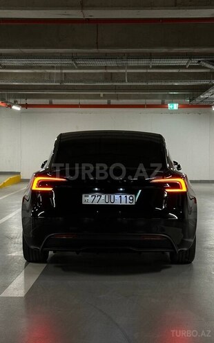 Tesla Model 3-5