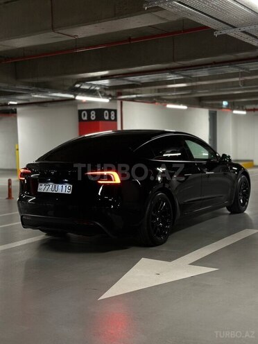 Tesla Model 3-6