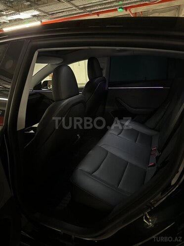 Tesla Model 3-10