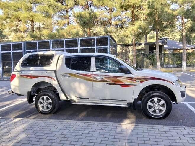 Mitsubishi L200 2012, 278,000 km - 2.5 l - Bakı