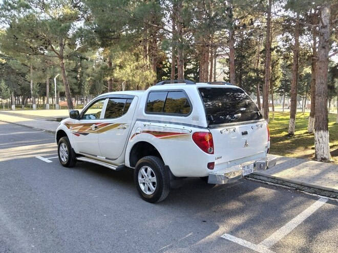 Mitsubishi L200 2012, 278,000 km - 2.5 l - Bakı